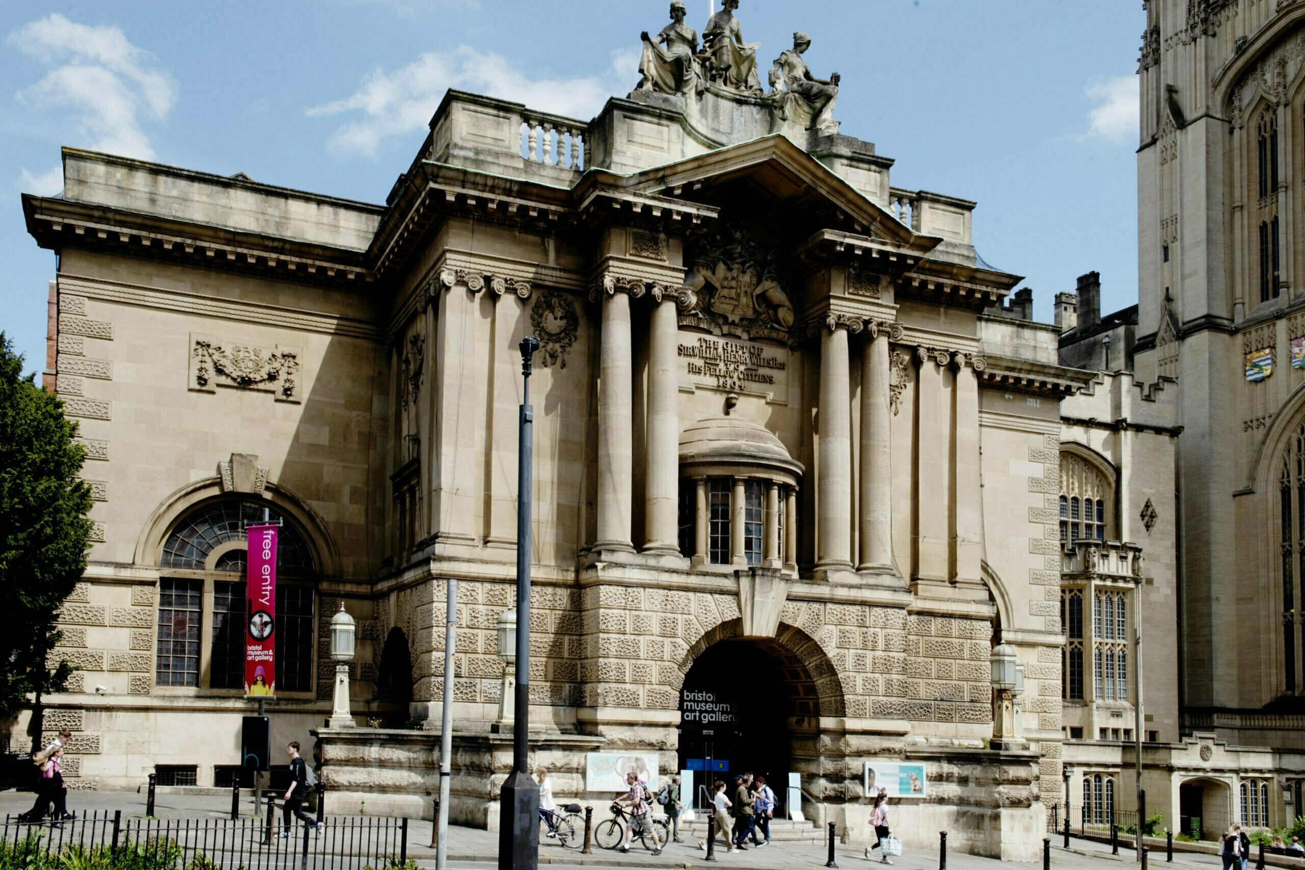 DATE IDEAS IN BRISTOL - MUSEUM AND ART GALLERY