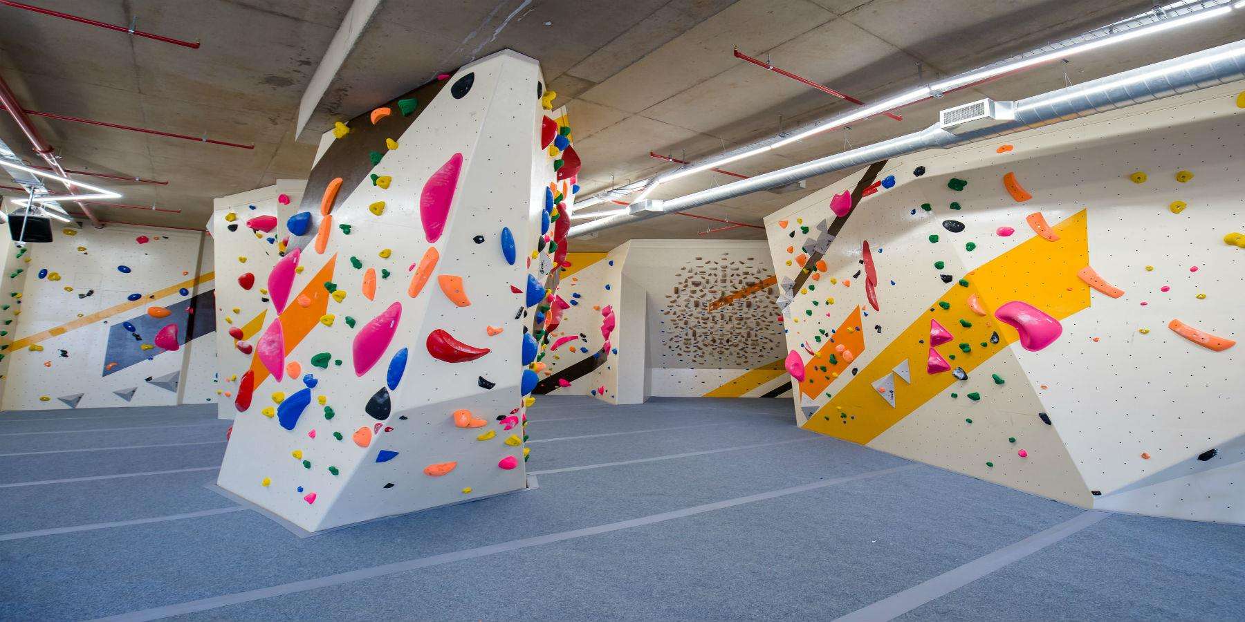 date ideas in Leicester - social climbing